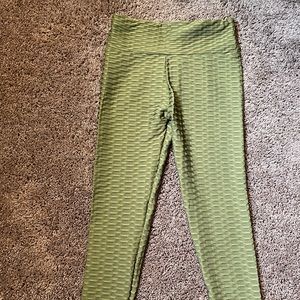 Army green, waffle pattern booty lifting spandex pants/leggings